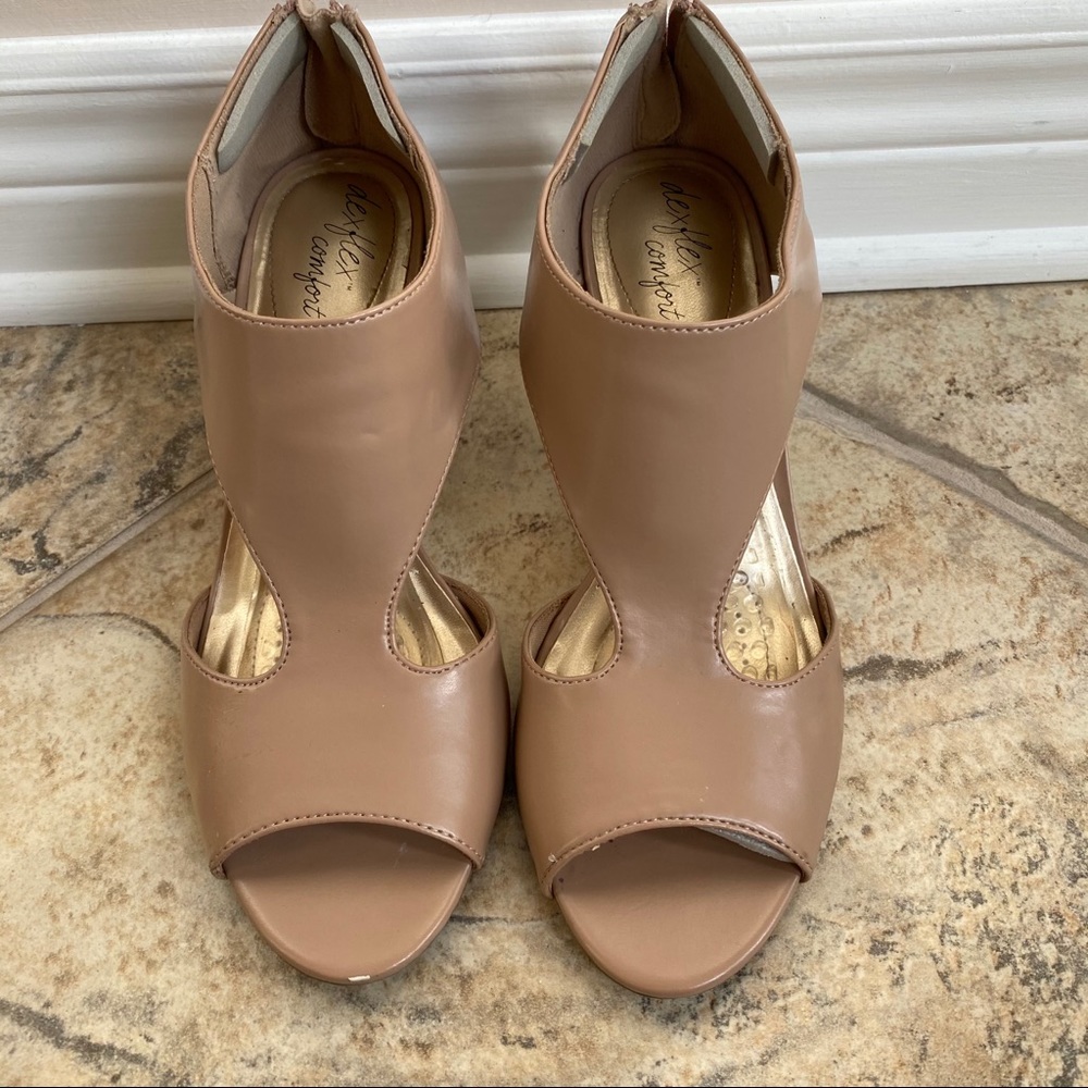Elegant Beige Sandals